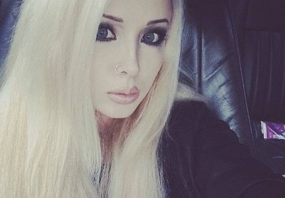 Valeria Lukyanova, la Barbie Girl ukrainienne a pris du muscle ! (Photos)