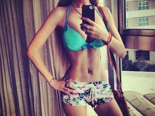 Valeria Lukyanova, la Barbie Girl ukrainienne a pris du muscle ! (Photos)