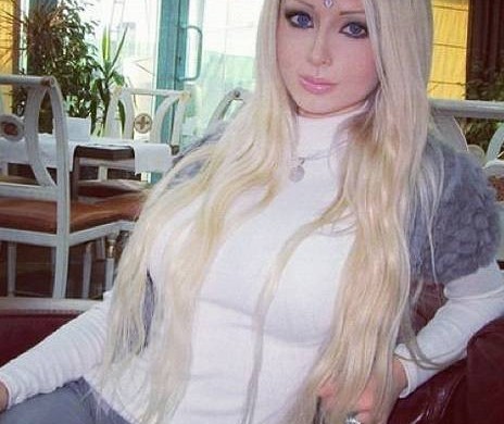 Valeria Lukyanova, la Barbie Girl ukrainienne a pris du muscle ! (Photos)