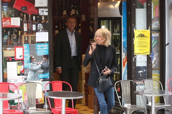 Emmanuel Macron et Brigitte déjeunent au restaurant à Montmartre… et sourient aux photographes