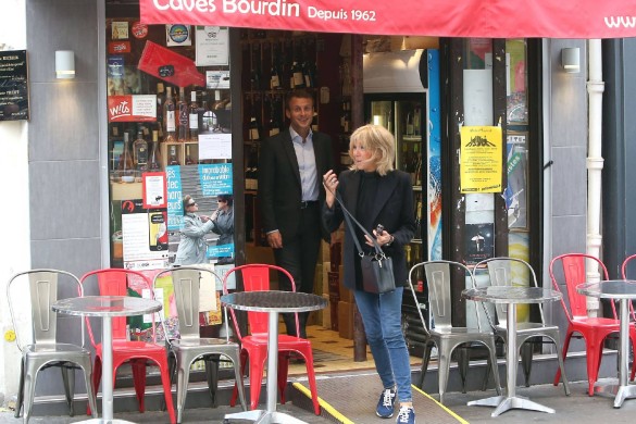 Emmanuel Macron et Brigitte déjeunent au restaurant à Montmartre… et sourient aux photographes