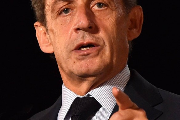 Emmanuel Macron accuse Nicolas Sarkozy de lancer des « rumeurs » sur sa vie privée…