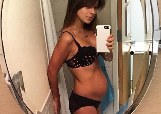 Hilaria Baldwin poste une photo de son corps 24h après son accouchement (Photo)