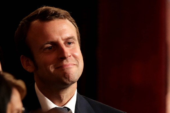 Non, Emmanuel Macron n’a pas traité François Hollande de « tartemolle » (mais de « sociopathe » oui)