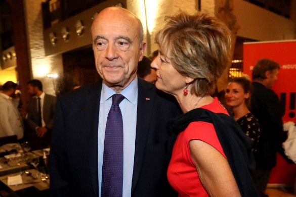 La confidence WTF d’Alain Juppé : « ma femme surveille l’heure à laquelle je dois aller au dodo » !