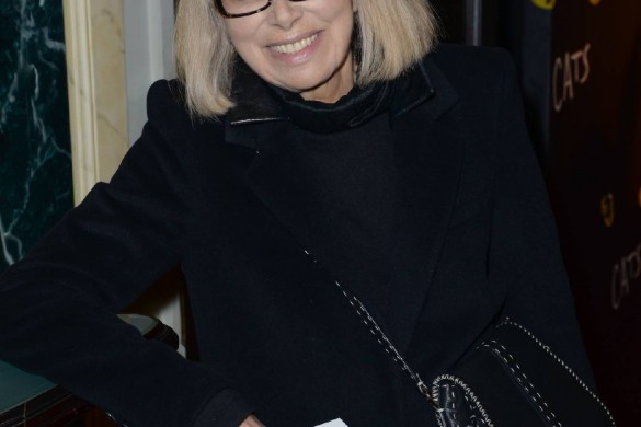 20h People : Mireille Darc hospitalisée, Angelina Jolie veut « détruire » Brad Pitt